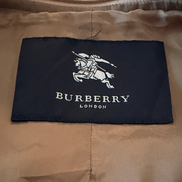 Burberry Beige Puffer Vest coat insert with Checkered Interior - Picture 3 of 9